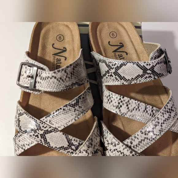 Natural Reflections Leanna Sandal White Snake Size US 6M New in Box - Picture 6 of 9